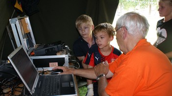Jille geeft weer onderwijs. Klein klasje deze keer. 